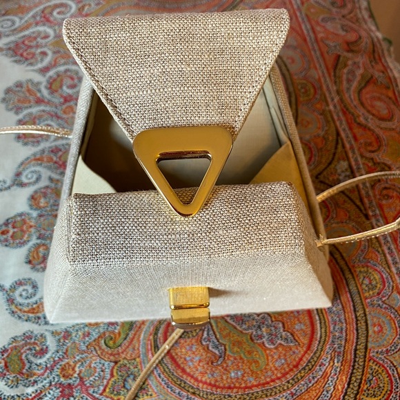 Tan & Gold Linen Triangle Purse - Picture 4 of 12